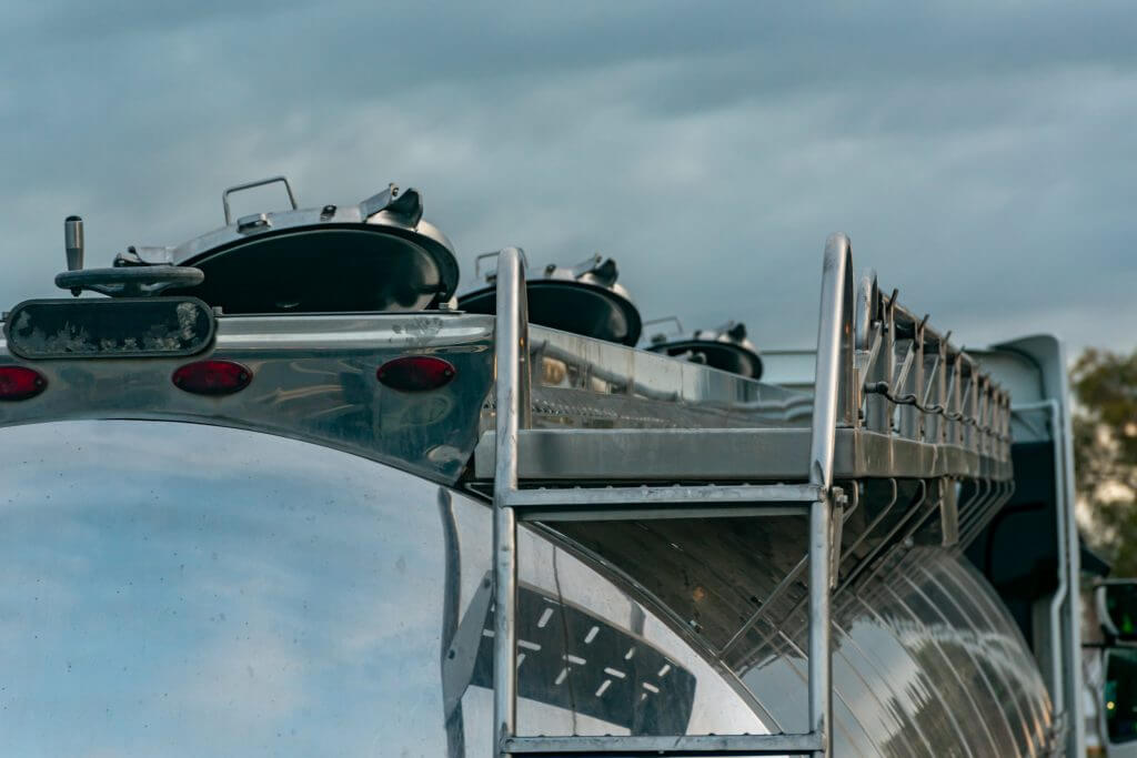 http://totalconnection.com/wp-content/uploads/2021/09/Bulk-tanker-equipment-after-a-wash-1024x683.jpg